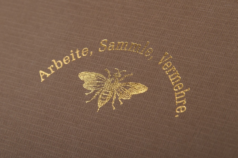Erste Bank Biene Arbeite Sammle Vermehre