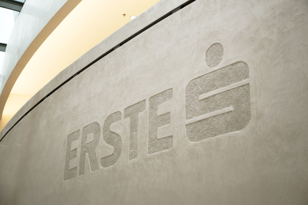 Erste Group Bank AG Campus Logo Rezeption