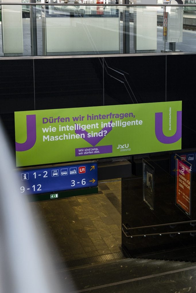 JKU Eingang U-Bahn Banner